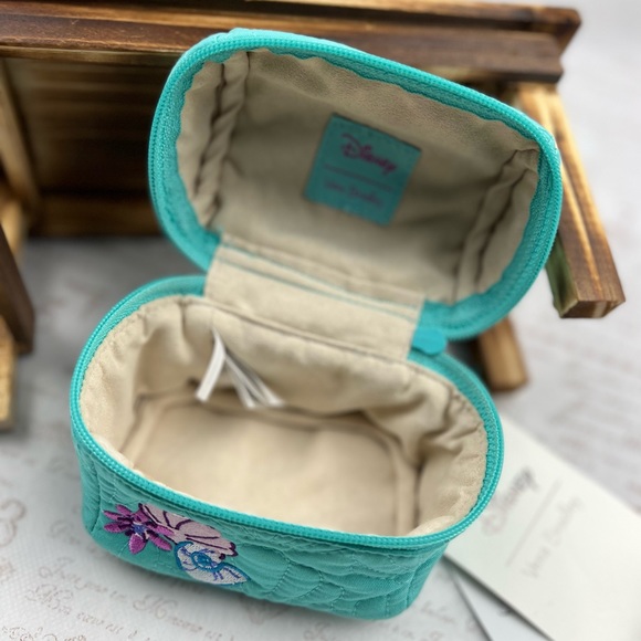 NWT Vera Bradley Little Mermaid Small
Treasure Chest Case Sold Out - Picture 5 of 11